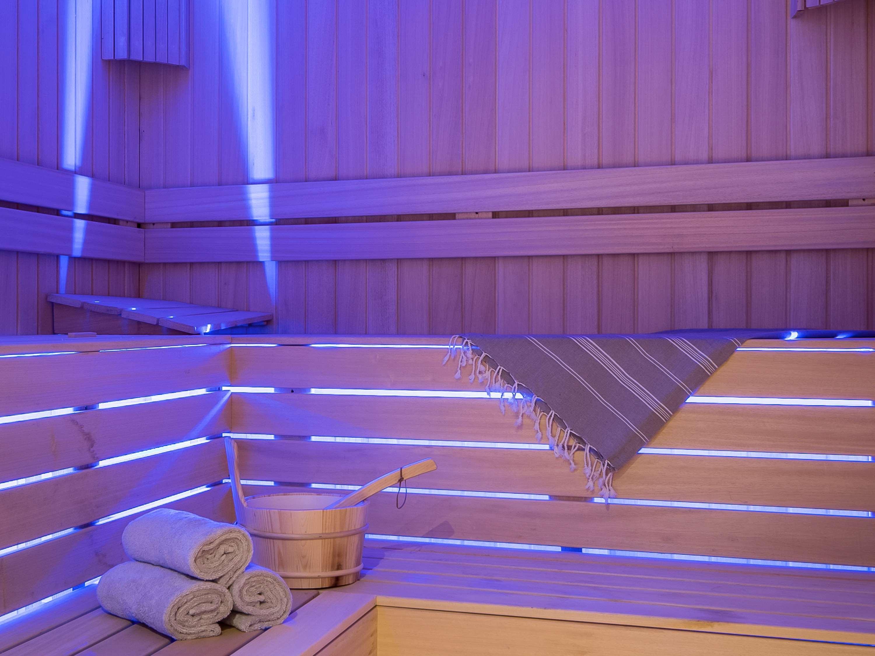 노보텔 이스탄불 보스포루스 호텔 외부 사진 A modern Finnish sauna