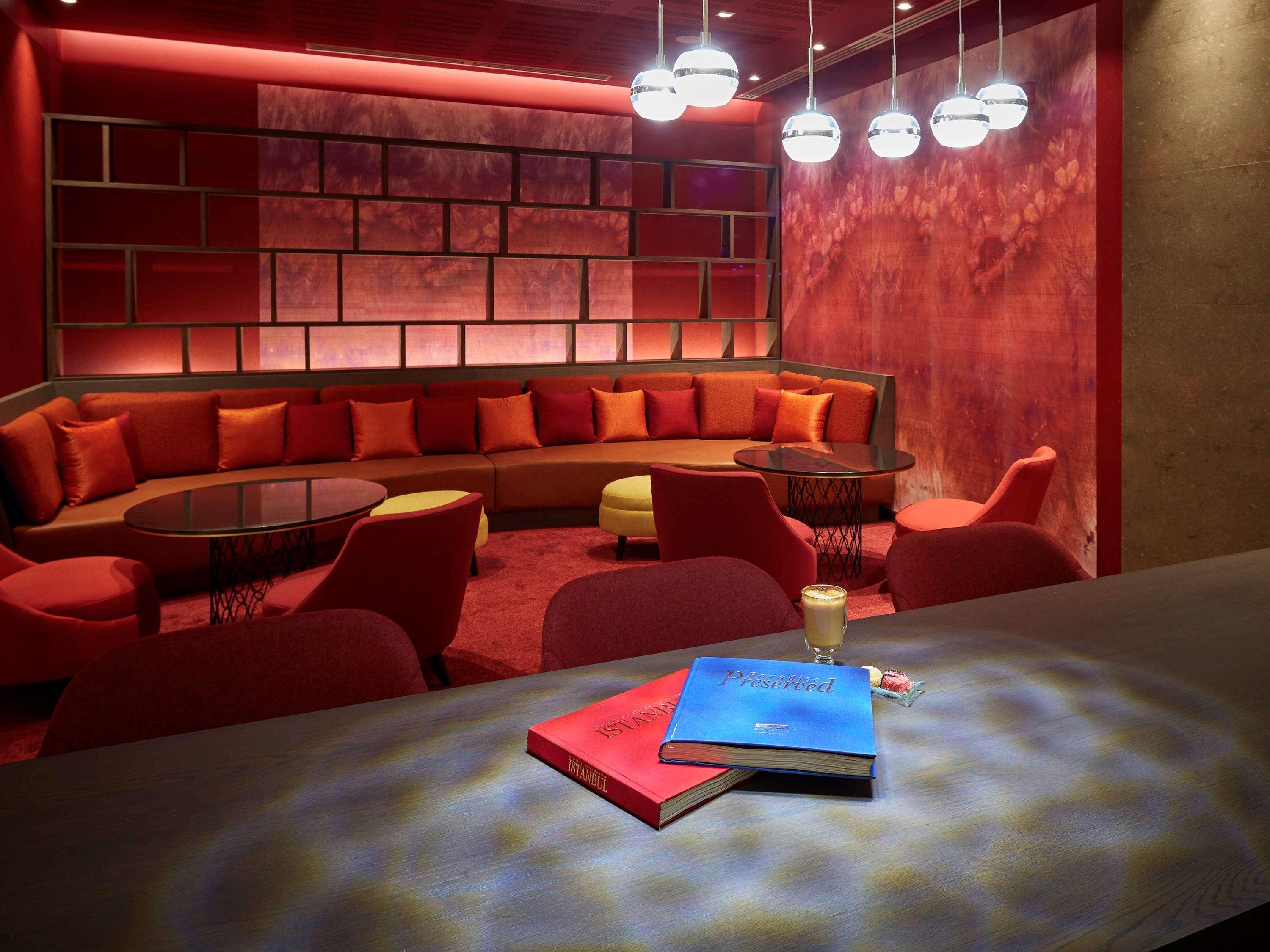 노보텔 이스탄불 보스포루스 호텔 외부 사진 The interior of the lounge